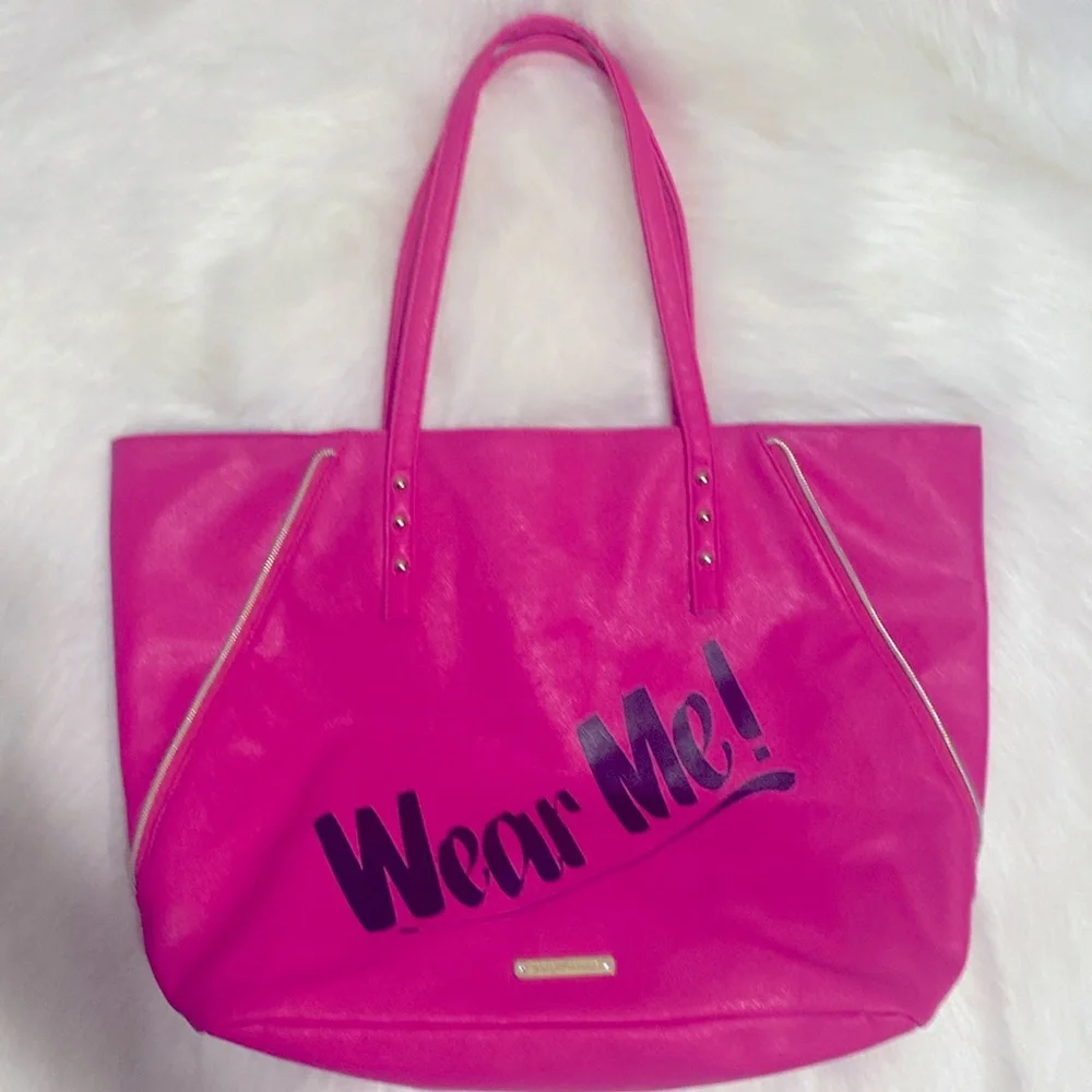 Juicy Couture “Wear Me!” Tote New Excellent Condition